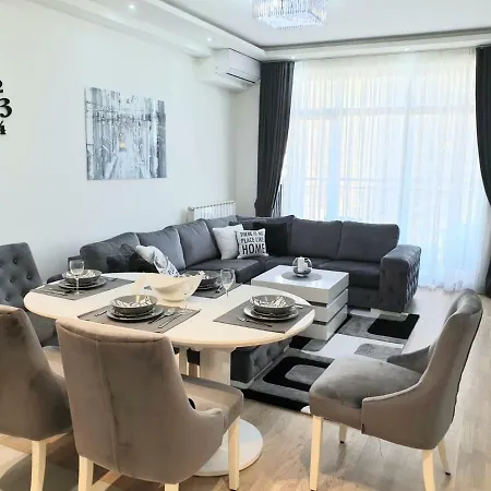 Waterfront-delux Na Vodi شقة